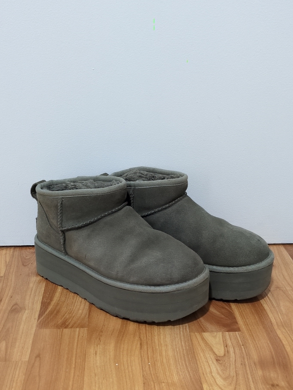UGG Classic Ultra Mini Platform Boots Women's Size 8 Gray